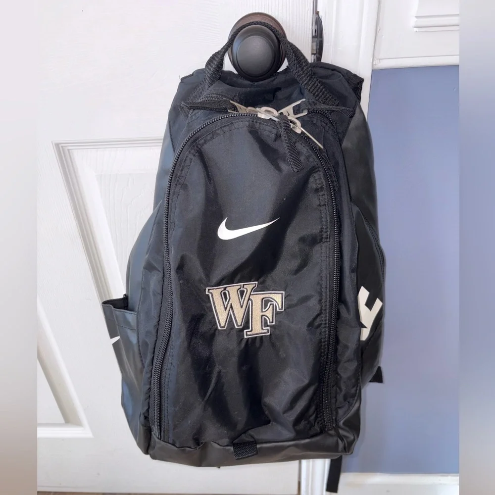 WAKE FOREST NIKE BACKPACK BOOKBAG LARGE VERY NICE CONDITION